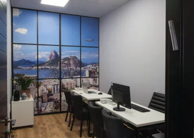 חלל עבודה משותף מותאם לאיוש של עד 4 אנשים