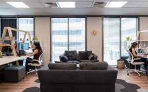 Office Design 2 חלל עבודה משותף בעיצוב ביתי