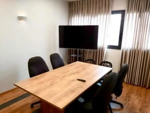 מדוע משתלם להזמין חדרי ישיבות לפי שעה